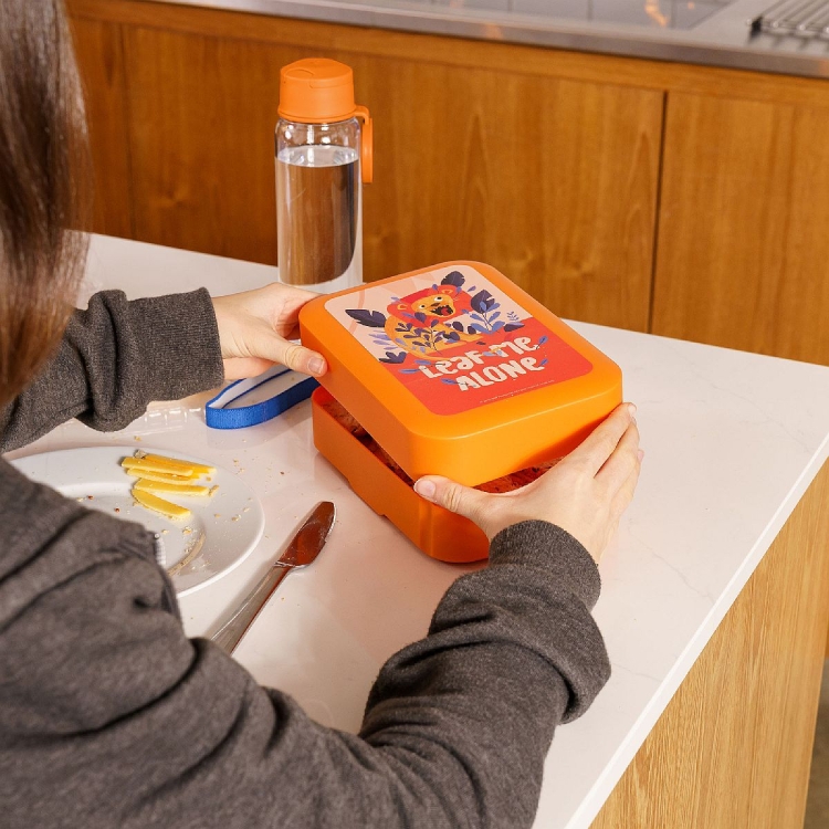 Lunchbox do szkoły. Wyprodukowany w Europie przez markę Amuse.